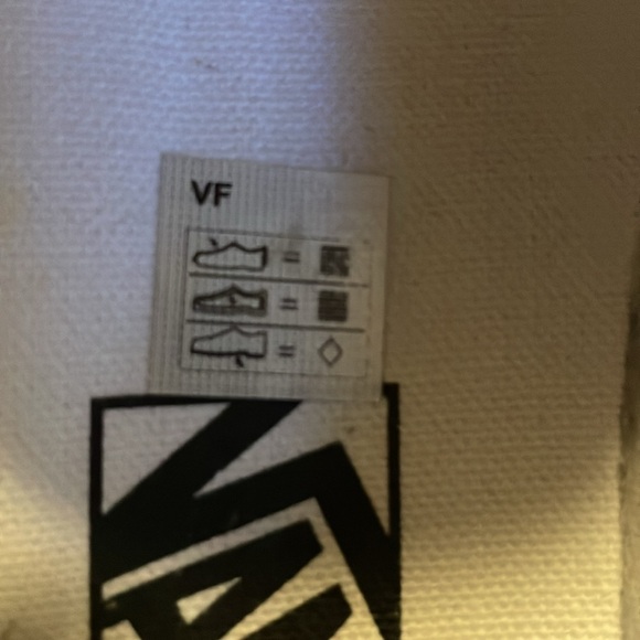 Vans - Picture 13 of 13